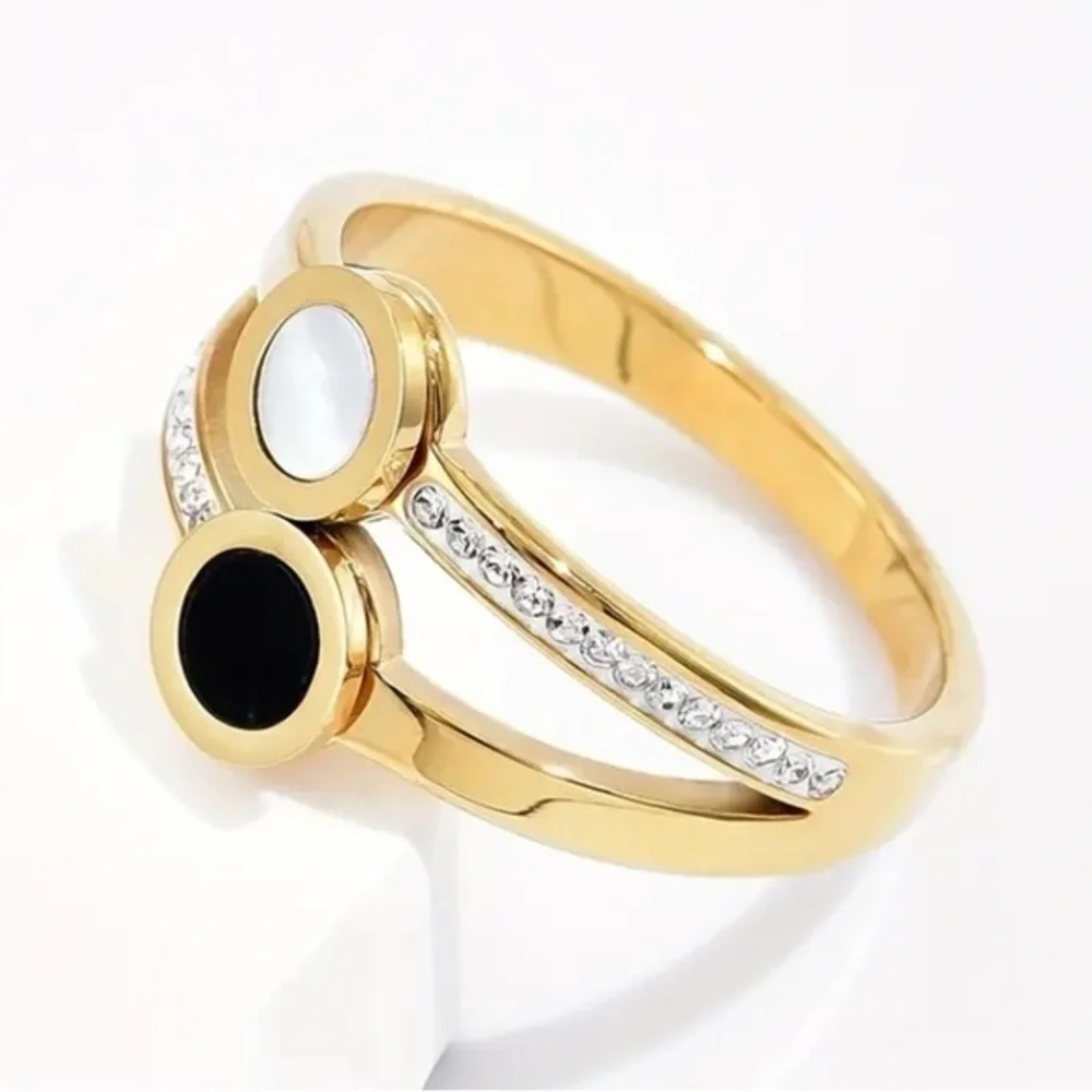 💍Dainty Double White and Black Shell Stainless Steel Ring